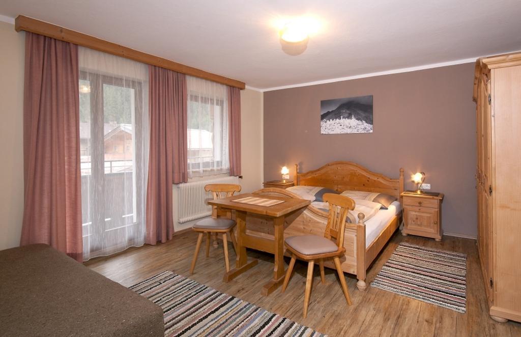 Landhaus Tyrol Mayrhofen Kamer foto